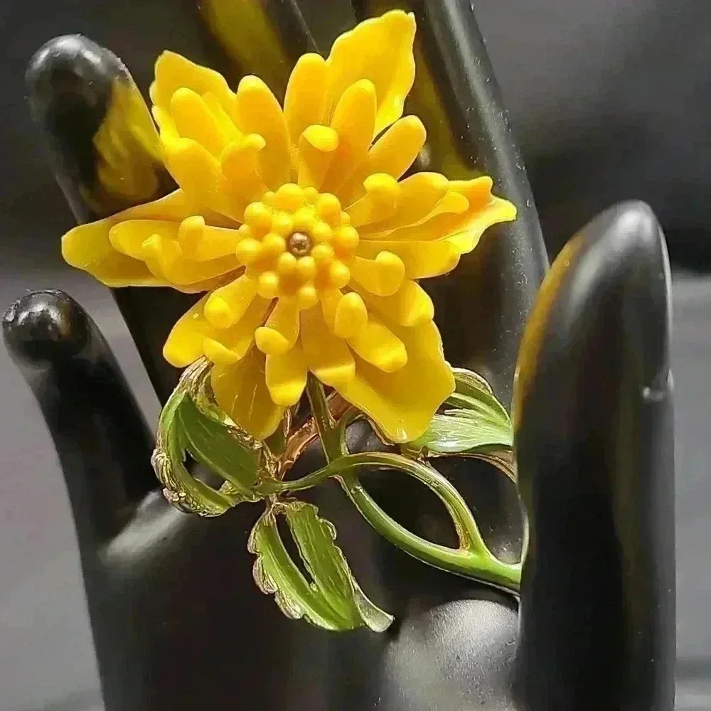 Vintage plastics three-dimensional chrysanthemum pin